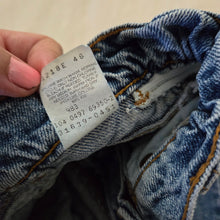 Load image into Gallery viewer, Vintage Levi&#39;s High Waisted Jeans 3t SLIM
