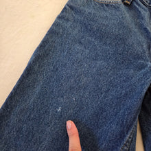 Load image into Gallery viewer, Vintage Levi&#39;s 550 Fit Jeans kids 12
