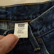 Load image into Gallery viewer, Vintage Levi&#39;s 550 Fit Jeans kids 12
