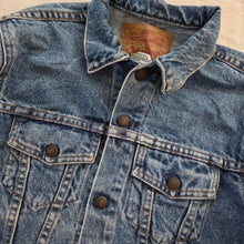 Load image into Gallery viewer, Vintage Levi&#39;s Jean Jacket kids 7 *cut tab
