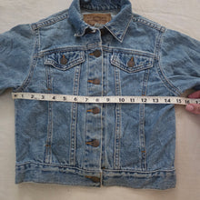 Load image into Gallery viewer, Vintage Levi&#39;s Jean Jacket kids 6/7
