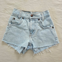 Load image into Gallery viewer, Vintage Levi&#39;s 550 Fit Cutoff Jean Shorts Orange Tab 5t
