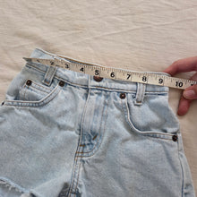Load image into Gallery viewer, Vintage Levi&#39;s 550 Fit Cutoff Jean Shorts Orange Tab 5t
