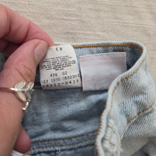 Load image into Gallery viewer, Vintage Levi&#39;s 550 Fit Cutoff Jean Shorts Orange Tab 5t
