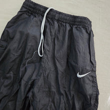 Load image into Gallery viewer, Older Nike Black Windbreaker Pants 5t/6
