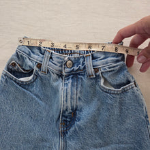 Load image into Gallery viewer, Vintage Old Navy Classic Jeans kids 6 SLIM
