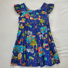 Load image into Gallery viewer, Vintage Houses Landscape Scene Dress kids 10?
