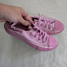 Load image into Gallery viewer, Converse Glimmery Pink No-Tie Shoes kids 1
