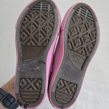 Load image into Gallery viewer, Converse Glimmery Pink No-Tie Shoes kids 1
