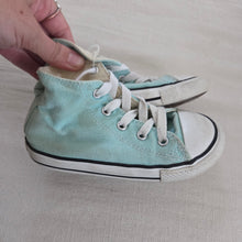Load image into Gallery viewer, Converse Sky Blue Hightops toddler 9
