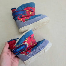 Load image into Gallery viewer, Vintage Colorful Snow Boots toddler 6
