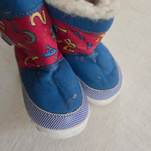 Load image into Gallery viewer, Vintage Colorful Snow Boots toddler 6
