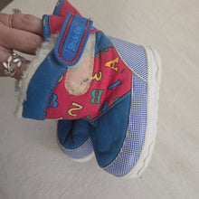 Load image into Gallery viewer, Vintage Colorful Snow Boots toddler 6
