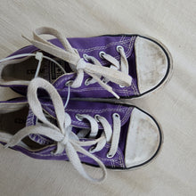 Load image into Gallery viewer, Converse Purple Lowtop Shoes kids 10

