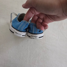Load image into Gallery viewer, Converse Blue Lowtop Shoes toddler 7
