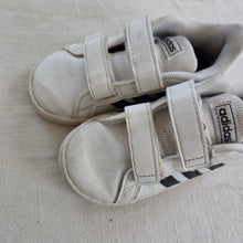 Load image into Gallery viewer, Adidas Velcro Classic Shoes toddler 7
