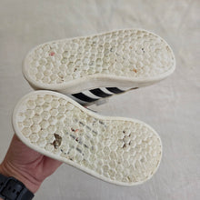 Load image into Gallery viewer, Adidas Velcro Classic Shoes toddler 7
