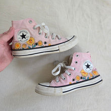 Load image into Gallery viewer, Converse Sunflower Pink Hightops kids 12
