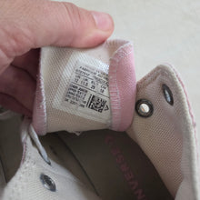 Load image into Gallery viewer, Converse Sunflower Pink Hightops kids 12
