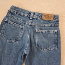 Load image into Gallery viewer, Vintage Oshkosh Flared Jeans kids 7
