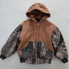 Load image into Gallery viewer, Young Buck Hunting Outdoors Coat 5t *distressed

