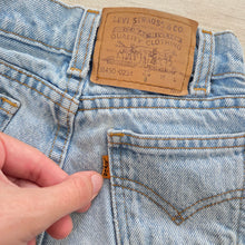 Load image into Gallery viewer, Vintage Levi&#39;s Cutoff Jean Shorts Orange Tab kids 6/7
