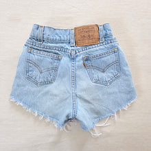 Load image into Gallery viewer, Vintage Levi&#39;s Cutoff Jean Shorts Orange Tab kids 6/7

