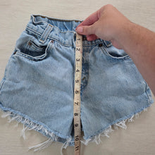 Load image into Gallery viewer, Vintage Levi&#39;s Cutoff Jean Shorts Orange Tab kids 6/7
