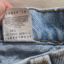 Load image into Gallery viewer, Vintage Levi&#39;s Cutoff Jean Shorts Orange Tab kids 6/7
