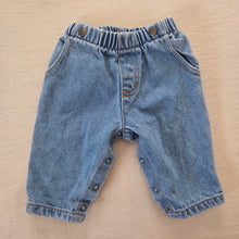 Load image into Gallery viewer, Vintage Guess Baby Jeans 3 months
