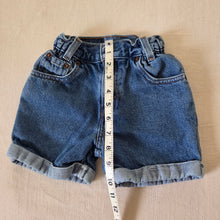 Load image into Gallery viewer, Vintage Levi&#39;s High Waisted Jean Shorts 4t
