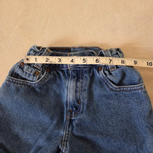 Load image into Gallery viewer, Vintage Levi&#39;s High Waisted Jean Shorts 4t
