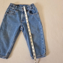 Load image into Gallery viewer, Vintage Levi&#39;s 566 Fit Orange Tab 18-24 months
