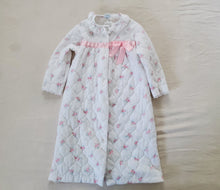 Load image into Gallery viewer, Vintage Quilted Floral Housecoat 3t
