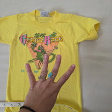 Load image into Gallery viewer, Vintage Gecko Rock Hawaii Tee 4t
