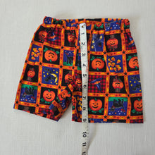 Load image into Gallery viewer, Halloween Pattern Shorts 12-18 months
