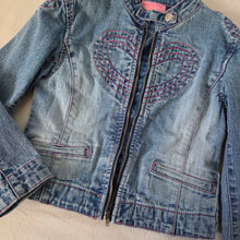 Load image into Gallery viewer, Vintage Y2k Heart Jean Jacket 5t
