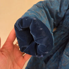 Load image into Gallery viewer, Vintage Blue Floral Hooded Coat 5t/6
