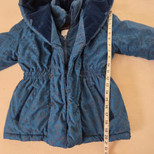Load image into Gallery viewer, Vintage Blue Floral Hooded Coat 5t/6
