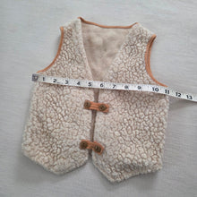 Load image into Gallery viewer, Vintage Sherpa Cream Vest 3t

