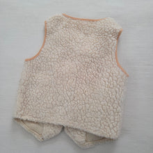 Load image into Gallery viewer, Vintage Sherpa Cream Vest 3t
