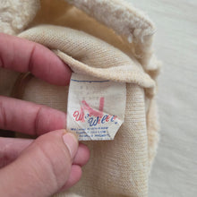 Load image into Gallery viewer, Vintage Sherpa Cream Vest 3t
