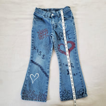 Load image into Gallery viewer, Vintage Graffiti Flared Jeans 5t
