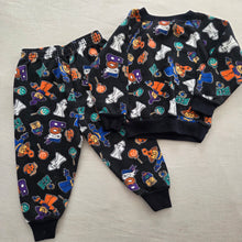 Load image into Gallery viewer, Vintage 2-Piece Halloween Sweats Set 24 months
