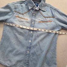 Load image into Gallery viewer, Vintage Wrangler Denim Buttondown kids 7/8
