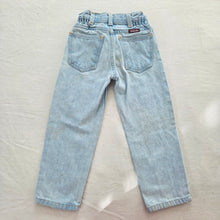 Load image into Gallery viewer, Vintage High Waisted Light Wash Jeans 4t
