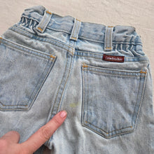 Load image into Gallery viewer, Vintage High Waisted Light Wash Jeans 4t
