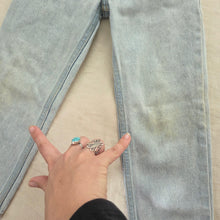Load image into Gallery viewer, Vintage High Waisted Light Wash Jeans 4t

