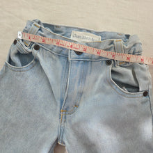 Load image into Gallery viewer, Vintage High Waisted Light Wash Jeans 4t
