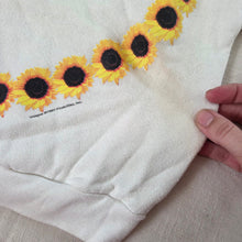 Load image into Gallery viewer, Vintage '97 Sunflower Heart Crewneck 4t
